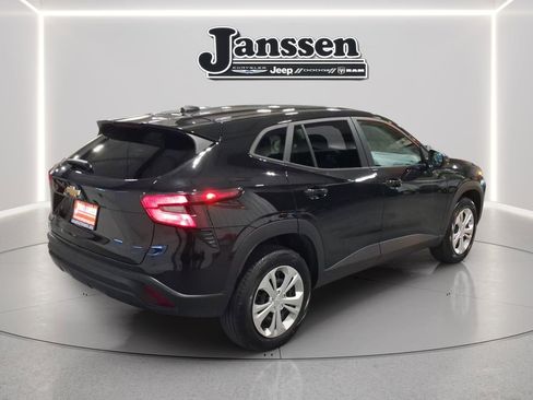 Used 2024 Chevrolet Trax LS w/ Driver Confidence Package image 4