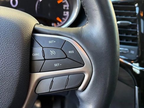 Used 2021 Jeep Grand Cherokee Laredo X image 13