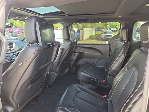 Used 2023 Chrysler Pacifica Touring-L w/ Uconnect Theater Family Group AWD/4WD image 20