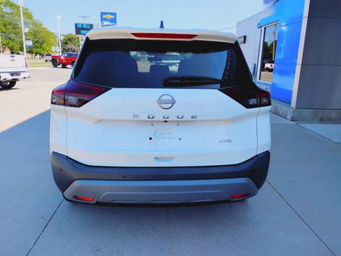 Used 2023 Nissan Rogue S AWD/4WD image 6