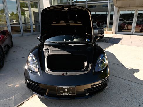 Used 2017 Porsche 718 Boxster RWD image 43