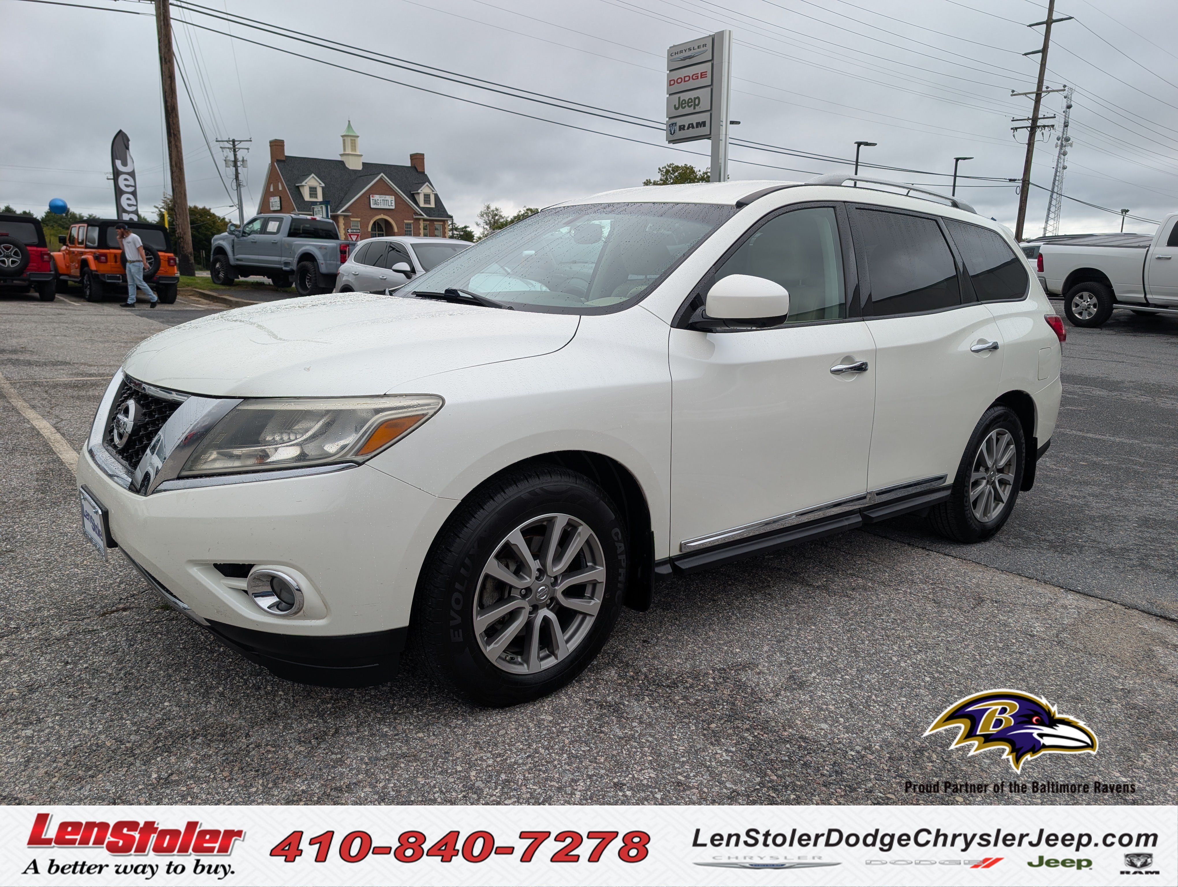Used 2015 Nissan Pathfinder SL w/ SL Tech Package FWD image 1