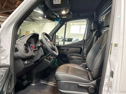 Used 2025 Mercedes-Benz Sprinter 2500 image 22