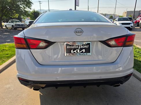 Used 2024 Nissan Altima 2.5 SR FWD image 6