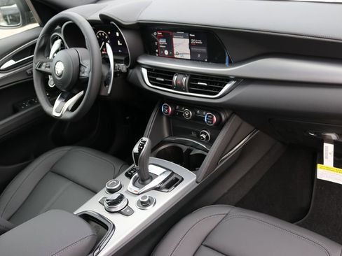 New 2025 Alfa Romeo Stelvio Sprint image 36