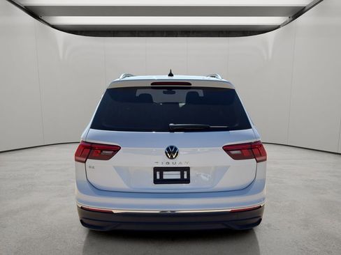 Used 2022 Volkswagen Tiguan SE w/ Panoramic Sunroof Package image 4