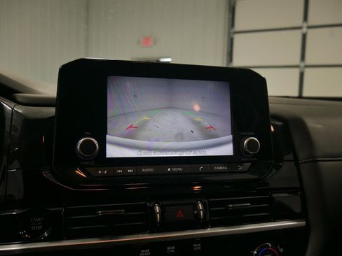 Used 2025 Nissan Pathfinder SV image 23