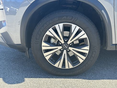 Used 2023 Nissan Rogue SV image 11