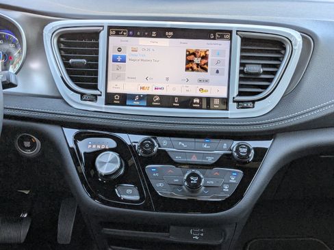 New 2026 Chrysler Pacifica Select image 17