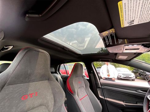 New 2025 Volkswagen GTI SE image 18
