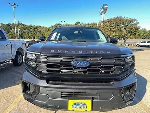 New 2025 Ford Expedition Active RWD image 4