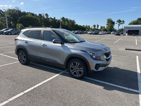 Used 2022 Kia Seltos S FWD image 2