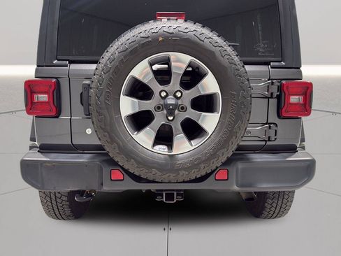 Used 2019 Jeep Wrangler Unlimited Sahara w/ Cold Weather Group AWD/4WD image 29