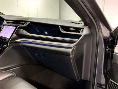 Used 2022 Jeep Grand Cherokee Overland w/ Adv Protech Group III image 19