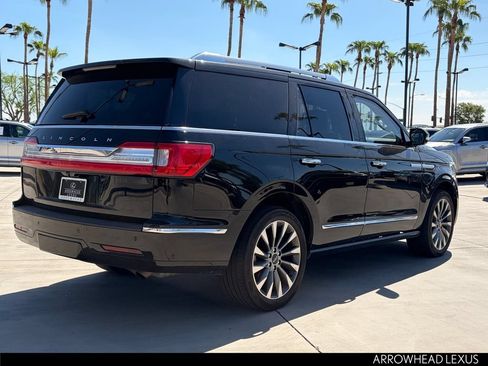 Used 2018 Lincoln Navigator Select w/ Technology Package AWD/4WD image 4