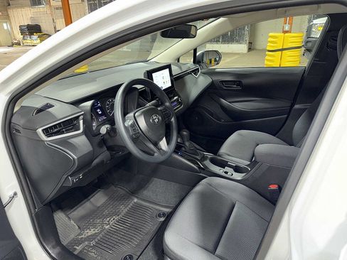 Used 2025 Toyota Corolla LE FWD image 27