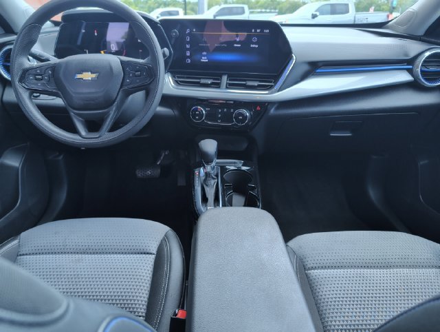 Used 2025 Chevrolet Trax LT FWD image 14