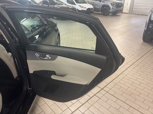 Used 2023 Kia Forte LXS w/ LXS Technology Package image 18