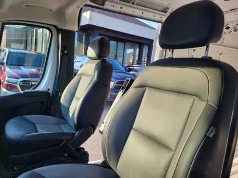 Used 2025 RAM ProMaster 2500 w/ Convenience Group FWD image 15