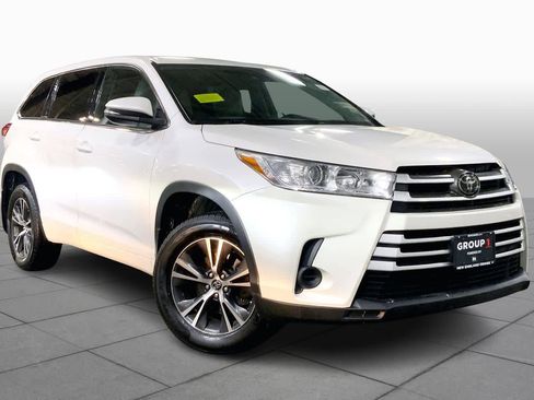 Used 2018 Toyota Highlander LE w/ Carpet Mat Package (TMS) image 4