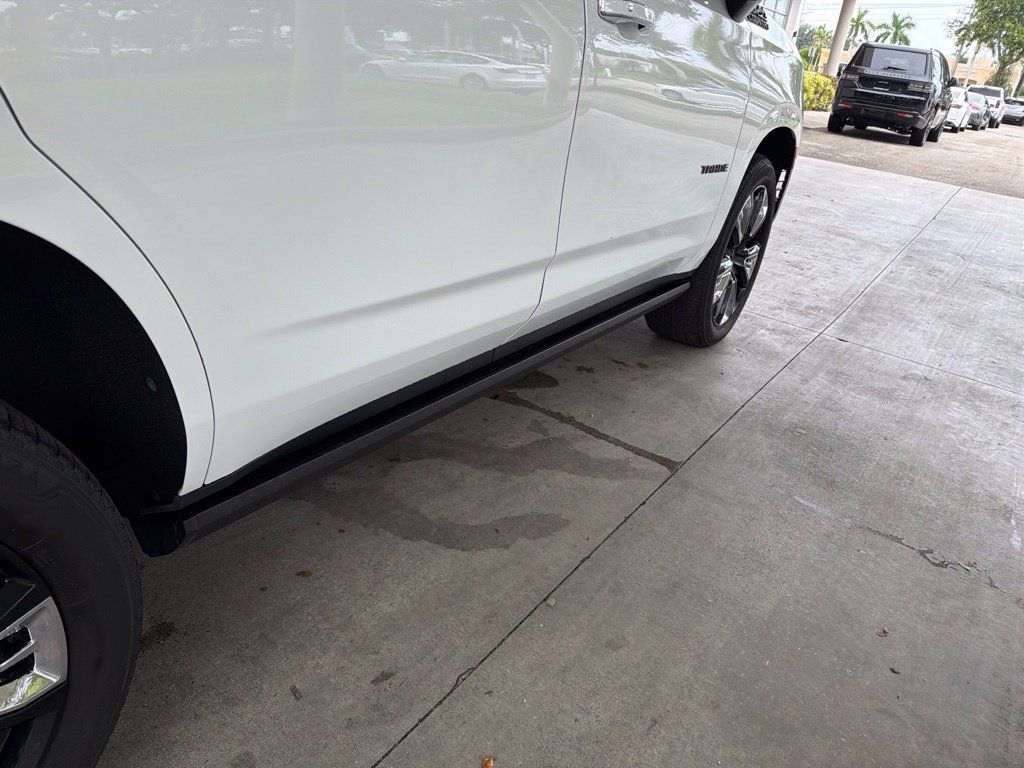 Used 2022 Chevrolet Tahoe High Country RWD image 18