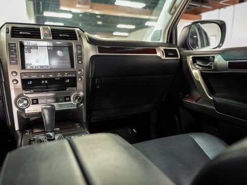 Used 2017 Lexus GX 460 Premium w/ Premium Package image 40