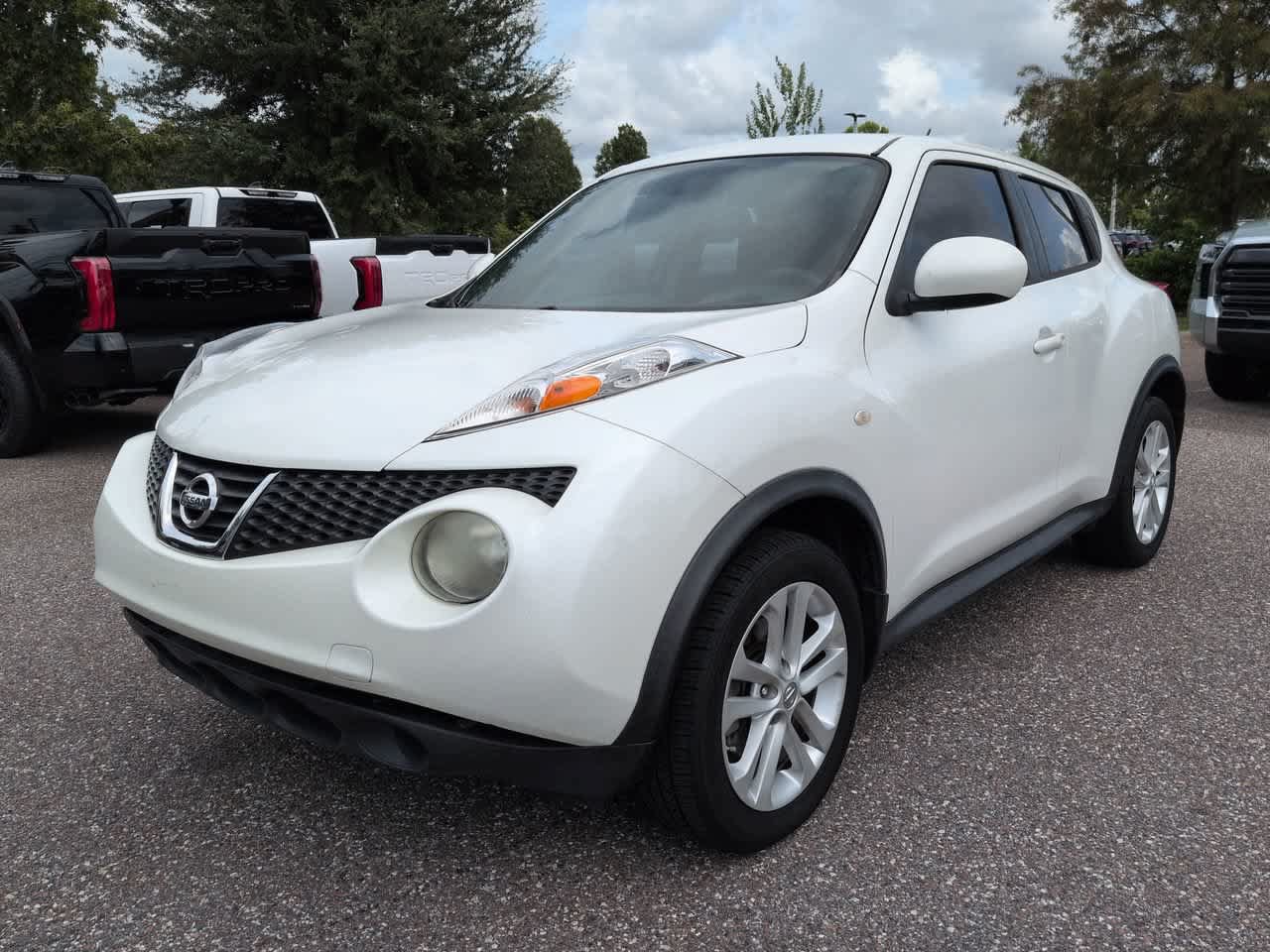 Used 2014 Nissan Juke S FWD image 2