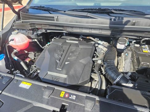 Used 2025 Kia Carnival image 23