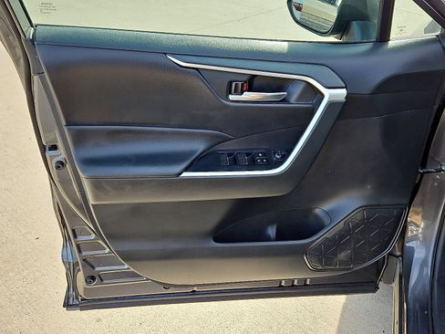 Used 2022 Toyota RAV4 XLE image 13