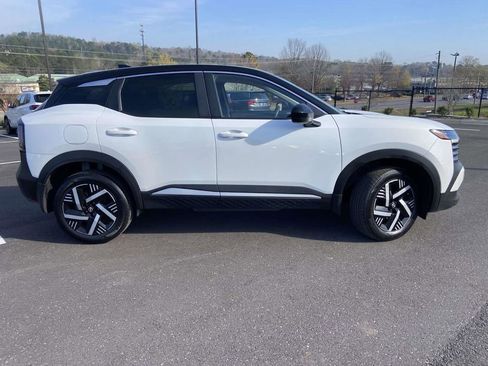 Used 2025 Nissan Kicks SV FWD image 2