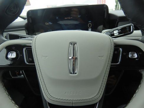 Used 2026 Lincoln Aviator Reserve AWD/4WD image 27