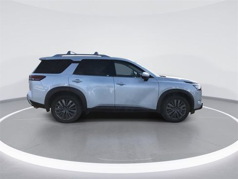 Used 2025 Nissan Pathfinder SL w/ SL Premium Package image 9