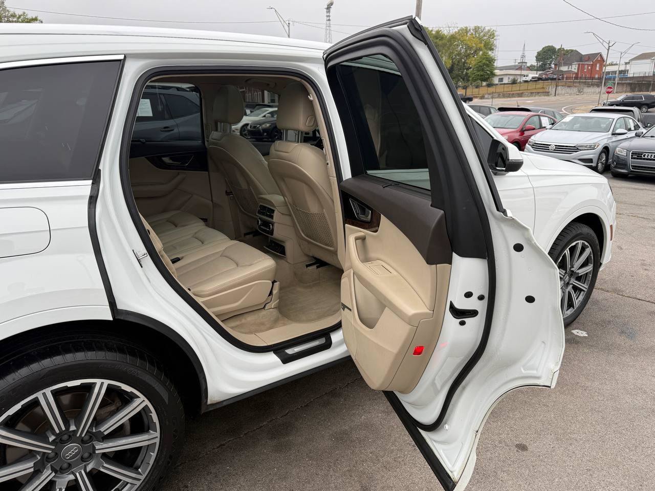 Used 2017 Audi Q7 3.0T Prestige AWD/4WD image 27