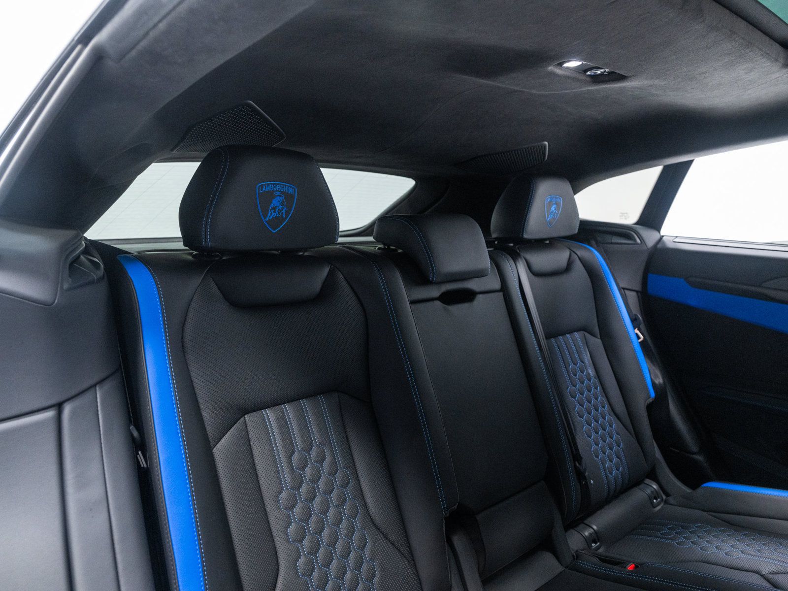 Used 2025 Lamborghini Urus SE AWD/4WD image 72