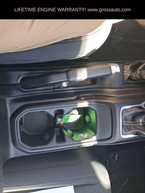 Used 2019 Jeep Wrangler Unlimited Sahara w/ Uconnect 4C Nav & Sound Group AWD/4WD image 17