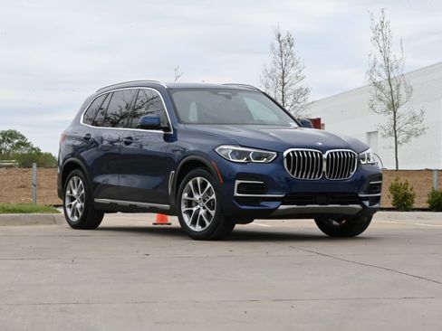 Certified 2023 BMW X5 sDrive40i w/ Executive Package image 2