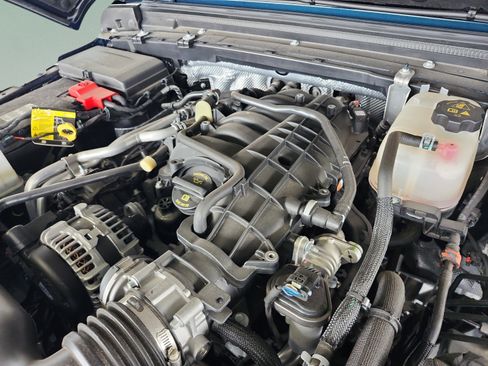 Used 2025 Jeep Gladiator Sport AWD/4WD image 22