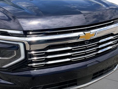 Used 2025 Chevrolet Suburban Premier RWD image 31