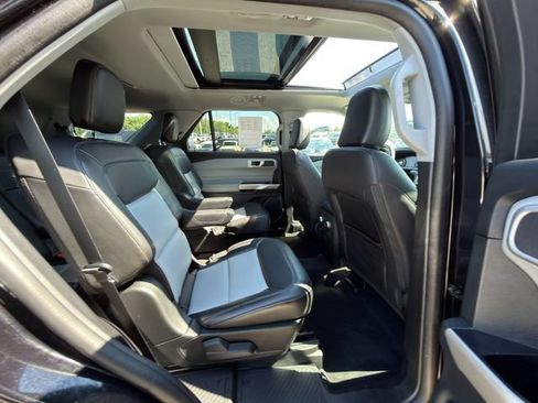 Used 2023 Ford Explorer XLT w/ Equipment Group 202A AWD/4WD image 10