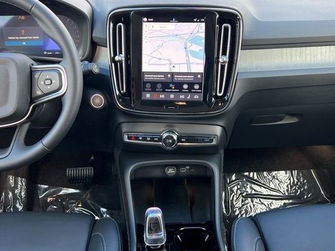 Certified 2026 Volvo XC40 B5 Plus w/ Protection Package Premier image 22