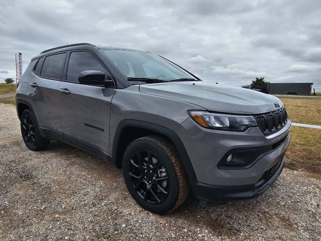 Used 2024 Jeep Compass Latitude w/ Convenience Group AWD/4WD image 7