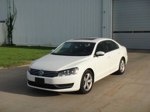 Used 2013 Volkswagen Passat 2.5 SE FWD image 2