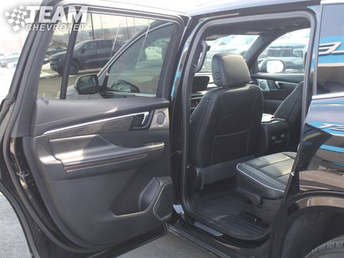 Certified 2025 Buick Enclave Avenir w/ Super Cruise Package image 21