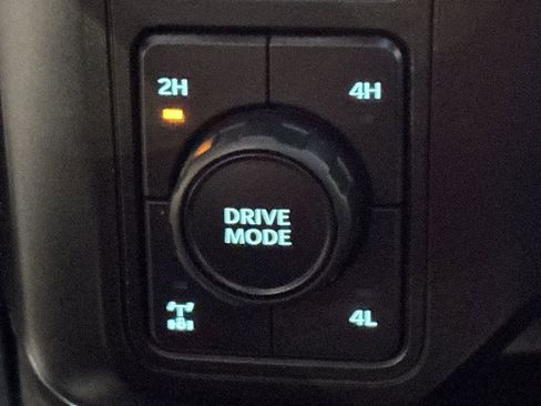 Certified 2024 Ford F250 Platinum w/ FX4 Off-Road Package image 27