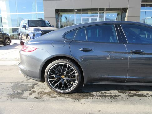 Used 2018 Porsche Panamera 4 image 10