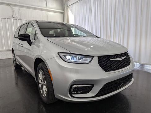 New 2026 Chrysler Pacifica Limited w/ Trailer Tow Group image 34