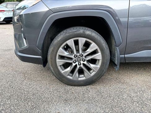 Used 2022 Toyota RAV4 XLE Premium AWD/4WD image 7