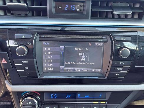 Used 2015 Toyota Corolla LE image 28