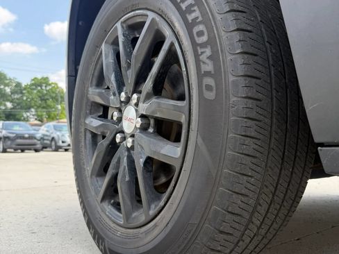 Used 2019 GMC Acadia SLT w/ LPO, Floor Liner Package FWD image 10
