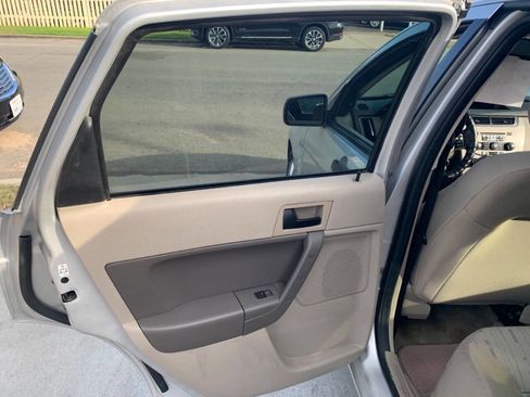 Used 2009 Ford Focus SE image 16